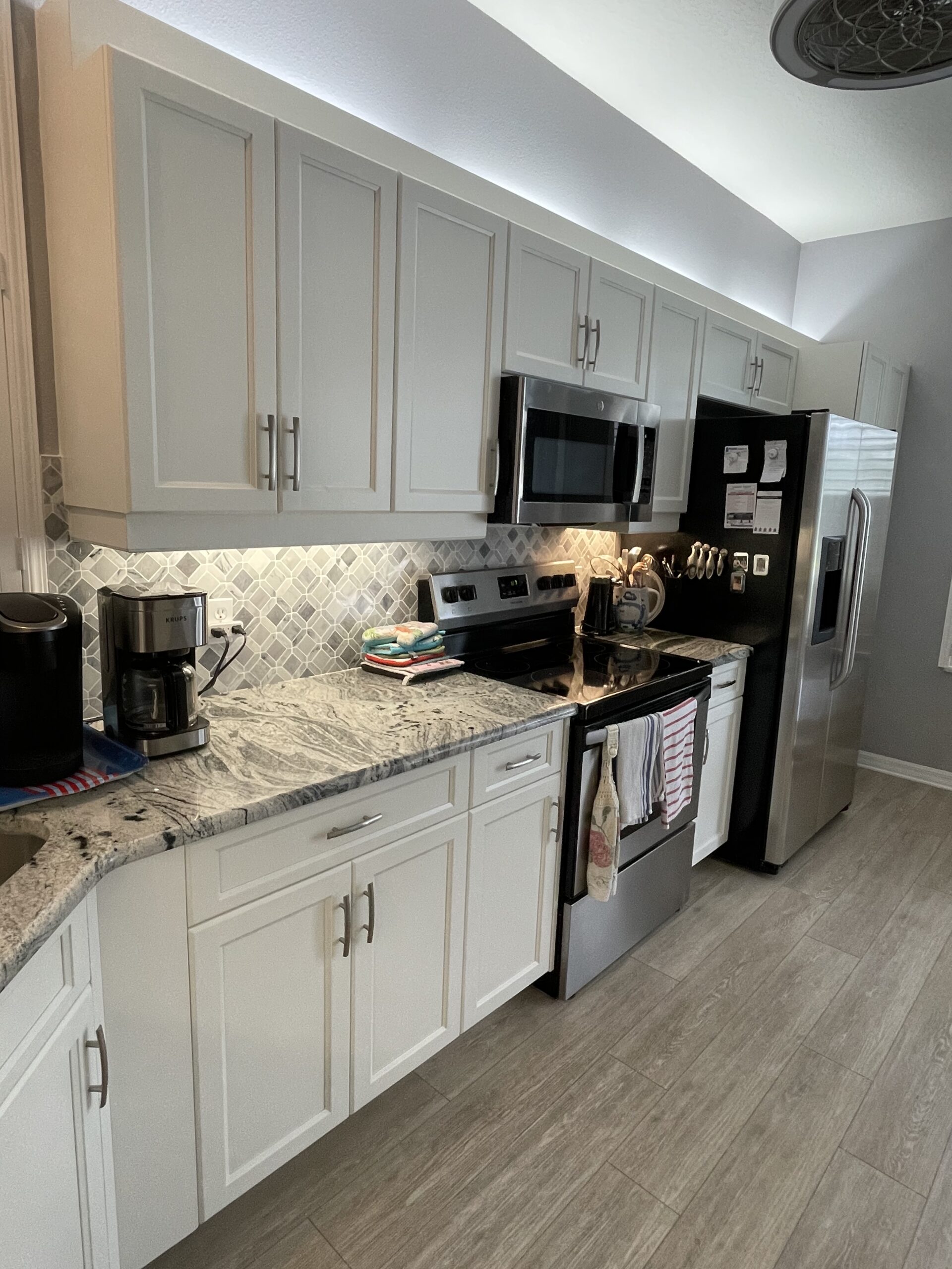White shaker kitchen