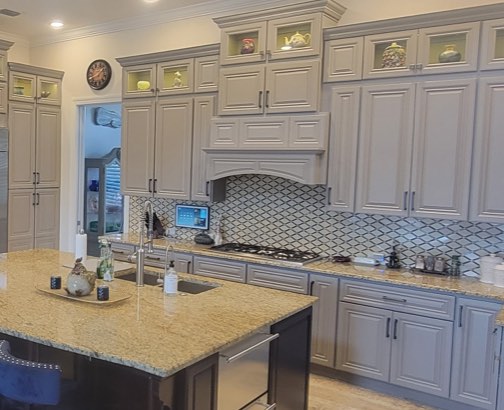 Soft greige kitchen